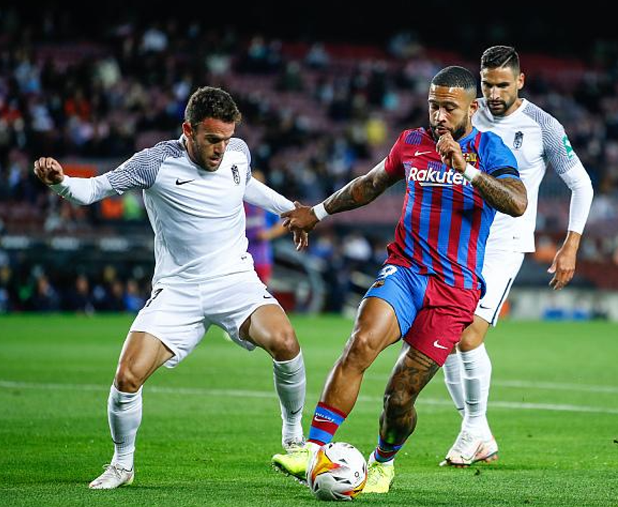  拜仁主场遭遇嘘声，球迷倒戈抗议管理层  