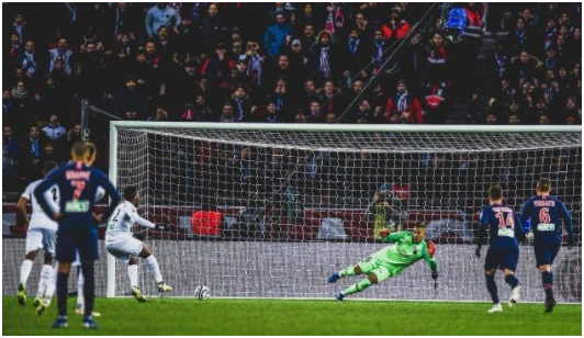  巴黎圣日耳曼三球完胜摩纳哥领跑积分榜  