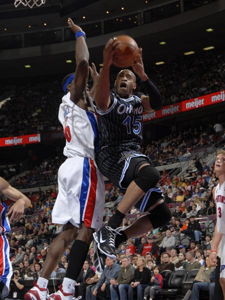  班切罗30+10，魔术送活塞五连败  